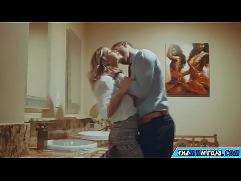 ❤️ Rehefa mamitaka anao ao amin'ny trano fidiovana ho an'ny besinimaro ny blonde be busty ❤️❌ Analy pôrnôgrafia aminay ❌️